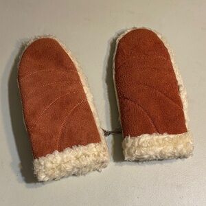Cozy Suede-Look Rust Women's Mittens with Faux Shearling Trim